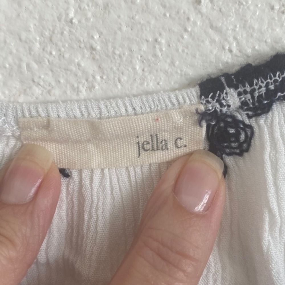 Jella c. Embroidered top - Picture 2 of 4